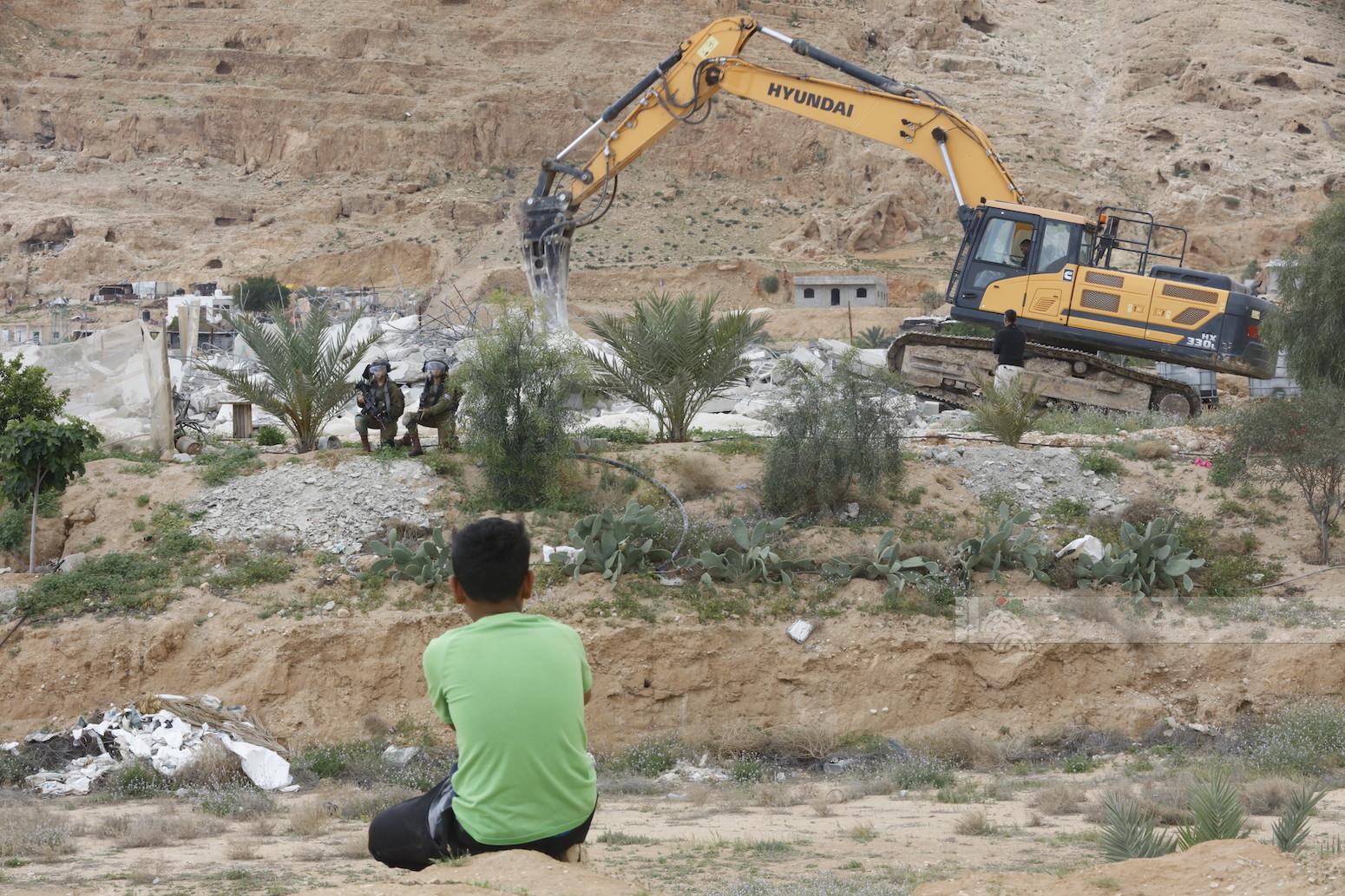 قوات الاحتلال الإسرائيلي تهدم منزل المواطن منزل المواطن عطا داود طريفات، في قرية النويعمة شمال مدينة أريحا (تصوير: سليمان أبو سرور/وفا)